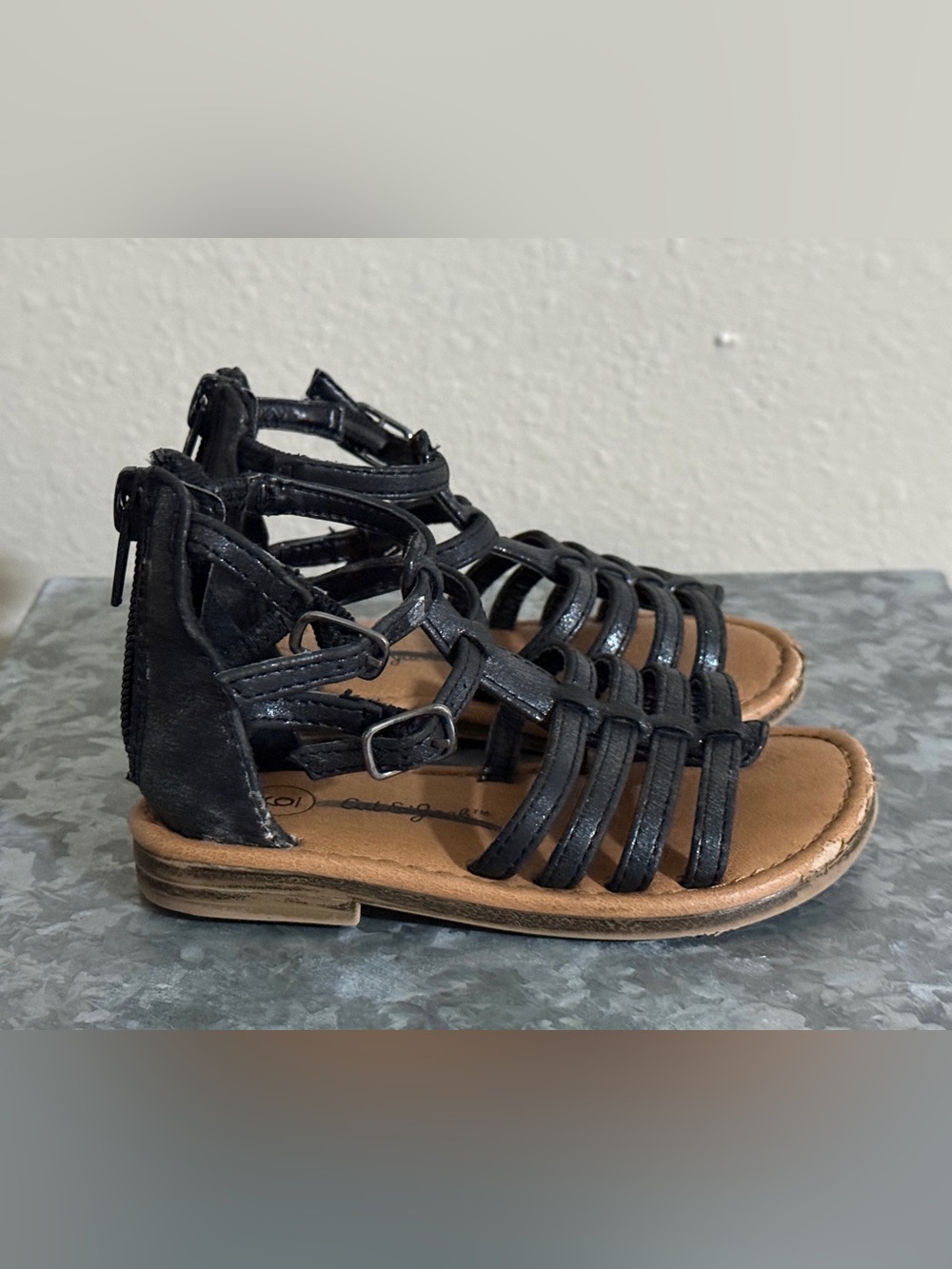 Cat & Jack Black Strappy Gladiator Flat Sandals, Toddler Size 6